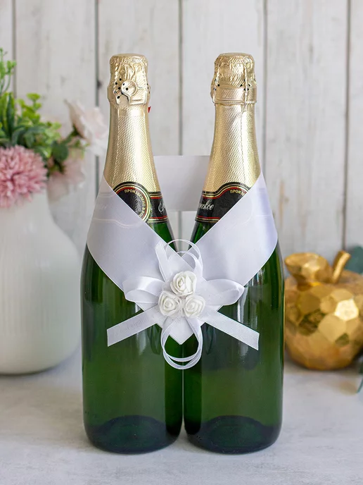 Декорируем свадебное шампанское и бокалы в виде жениха и невесты