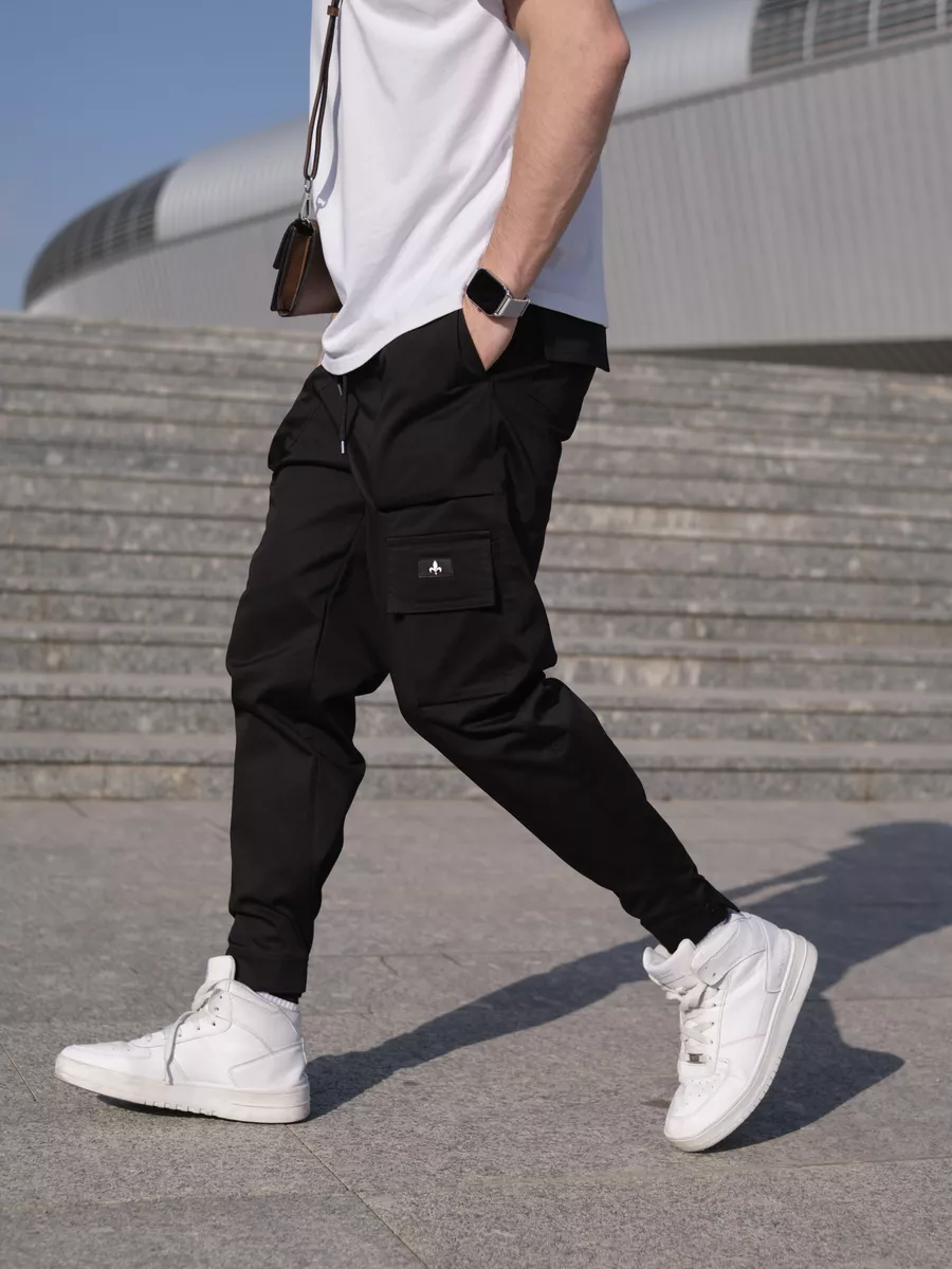 Мужские штаны hardcore fitness sweatpants 310 blue. Спортивные широкие джоггеры. Штаны baggy с пистолетами. Спортивные широкие джоггеры. Карго штаны мужские широкие черные.