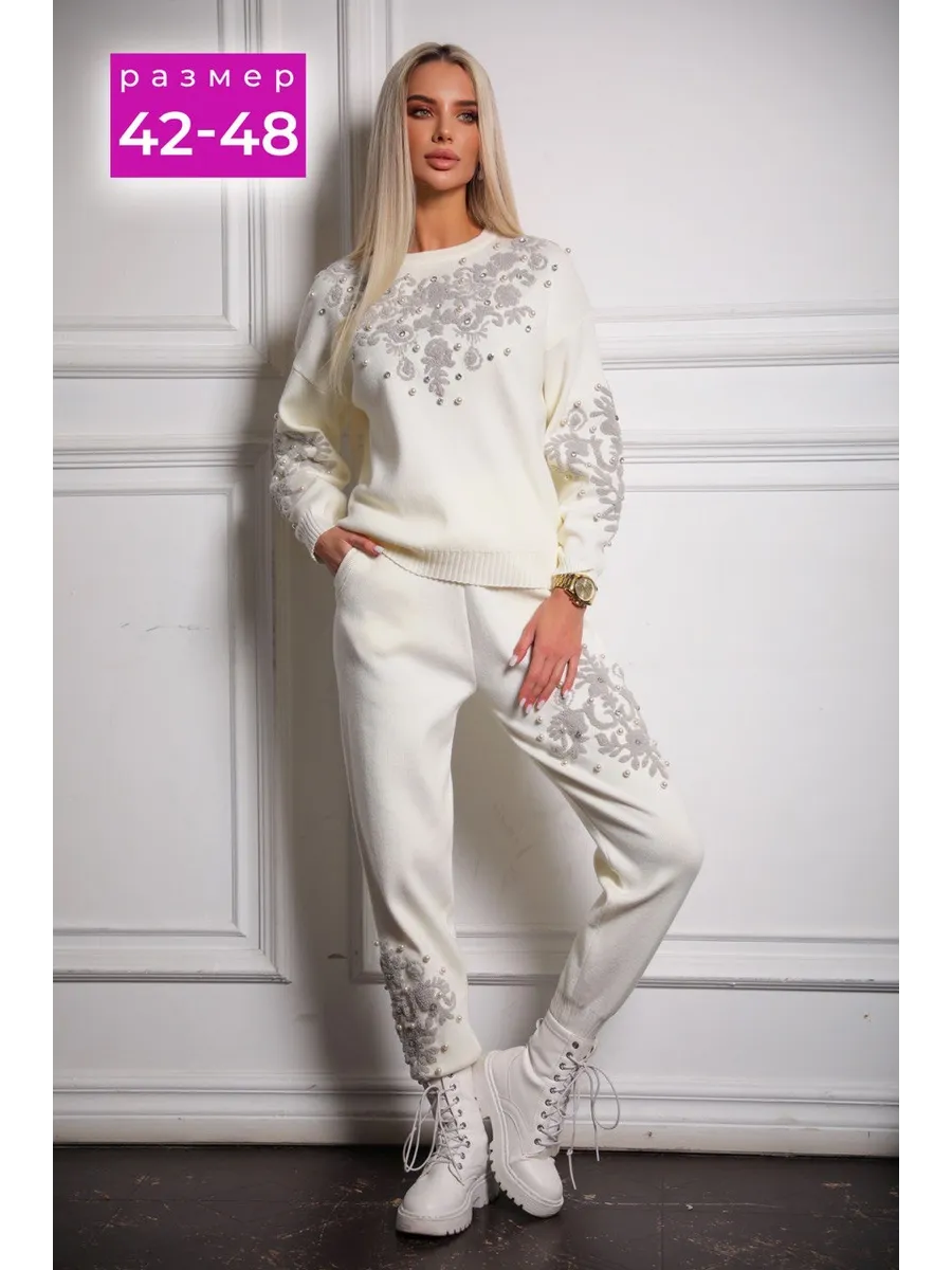 Спортивный костюм на флисе женский. Молочный костюм женский. Белый трикотажный костюм женский. Пушистый костюм с капюшоном. Флисовые костюмы женские.